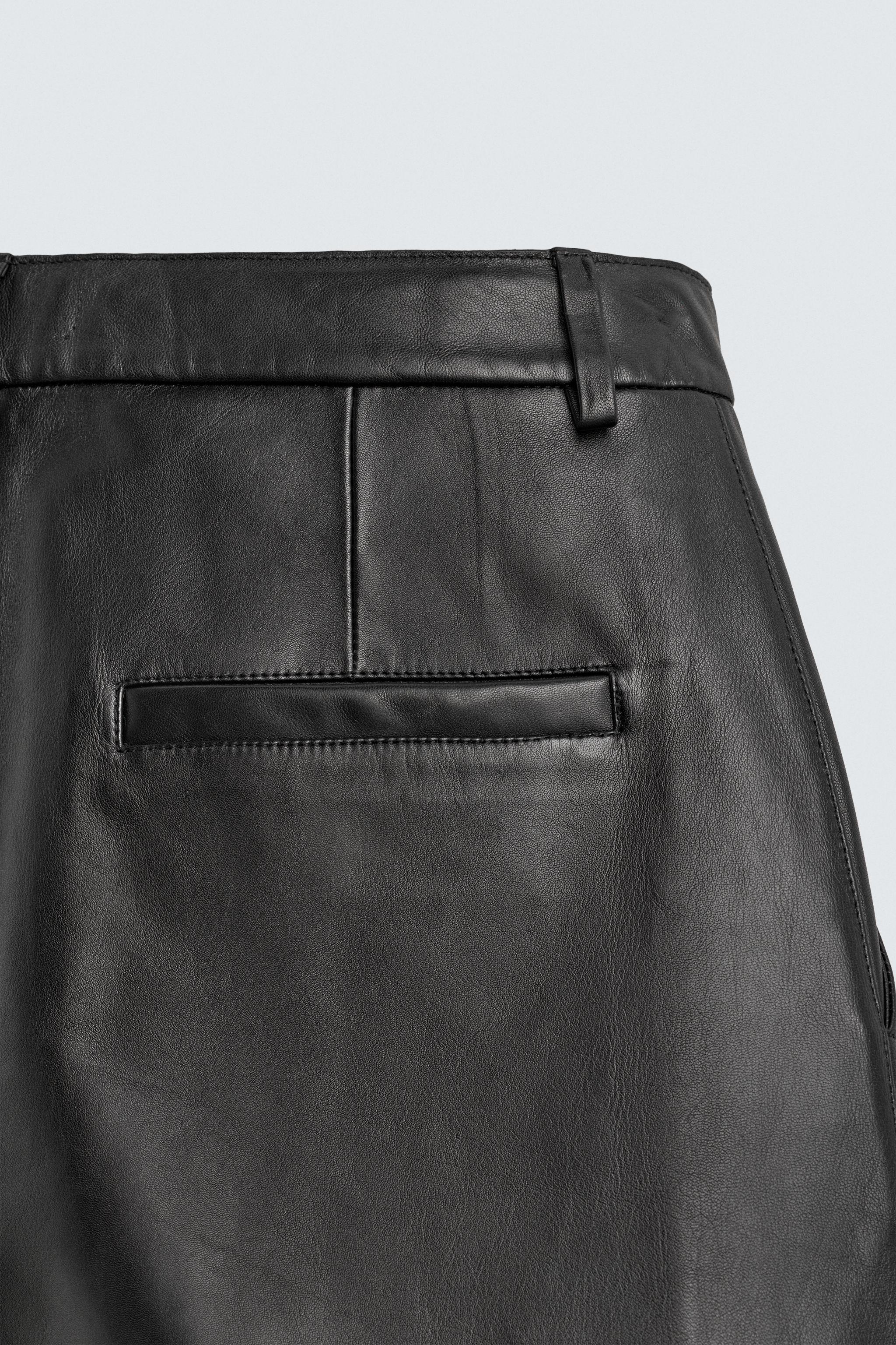 RELAXED FIT LEATHER PLEATED SHORTS